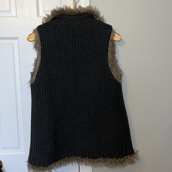 Reversible Fur Sweater Vest - Picture 7 of 8